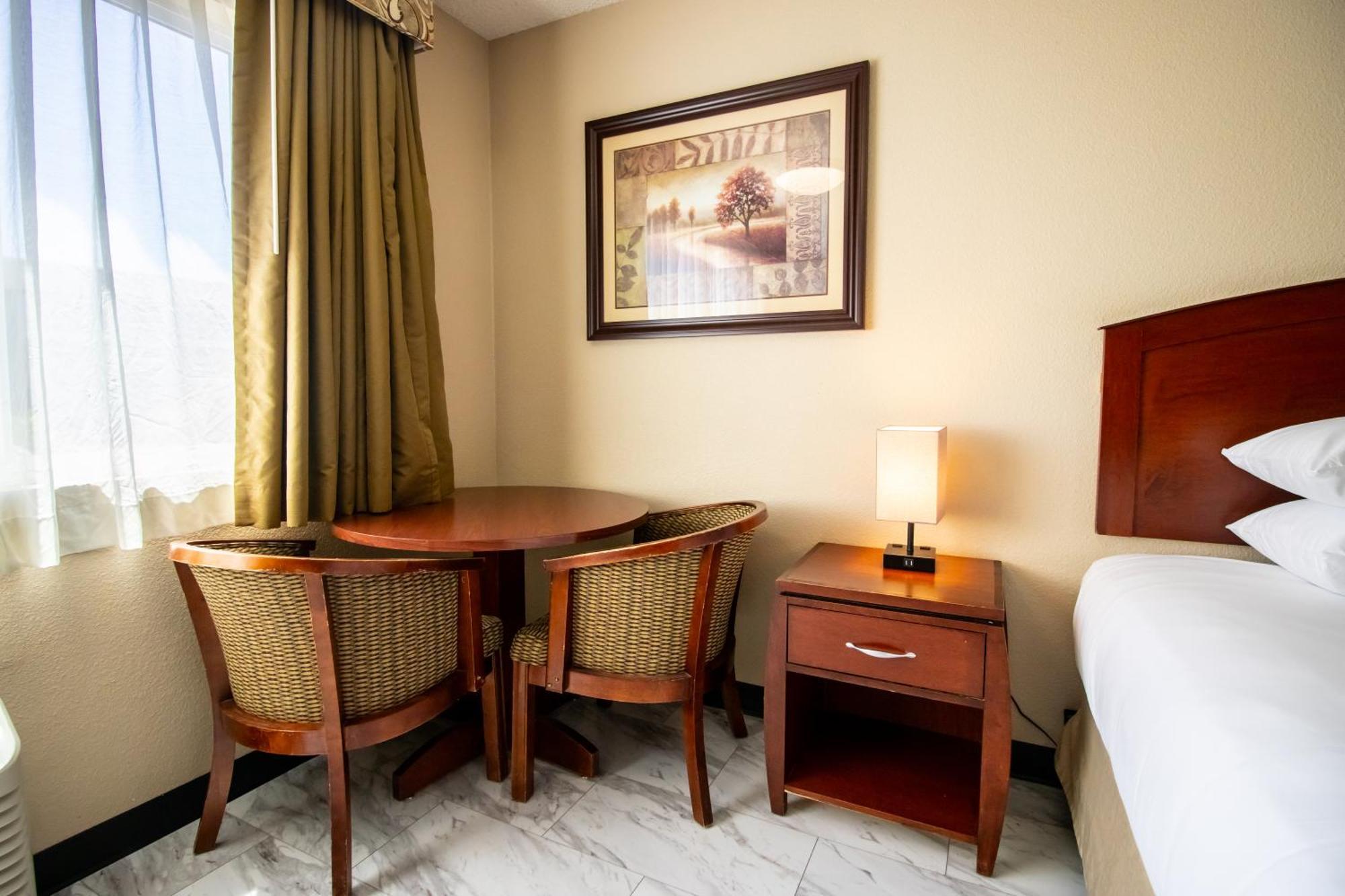 Red Lion Inn & Suites Vancouver Exterior photo
