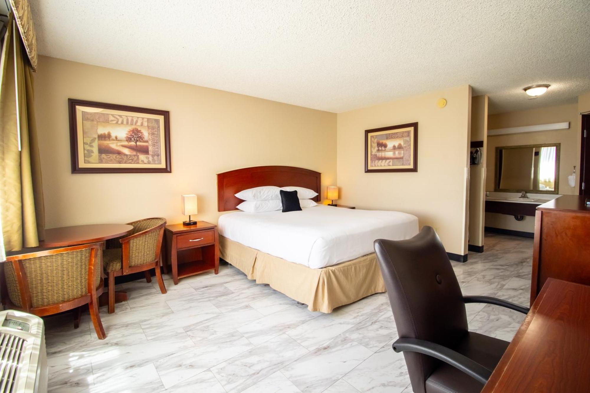 Red Lion Inn & Suites Vancouver Exterior photo