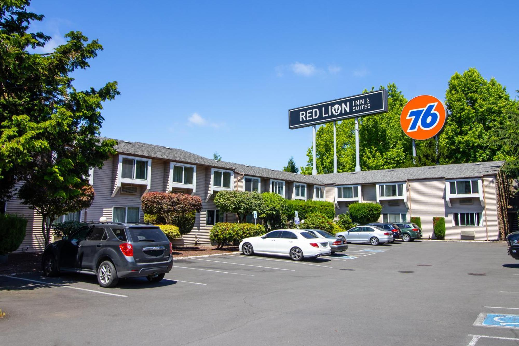 Red Lion Inn & Suites Vancouver Exterior photo