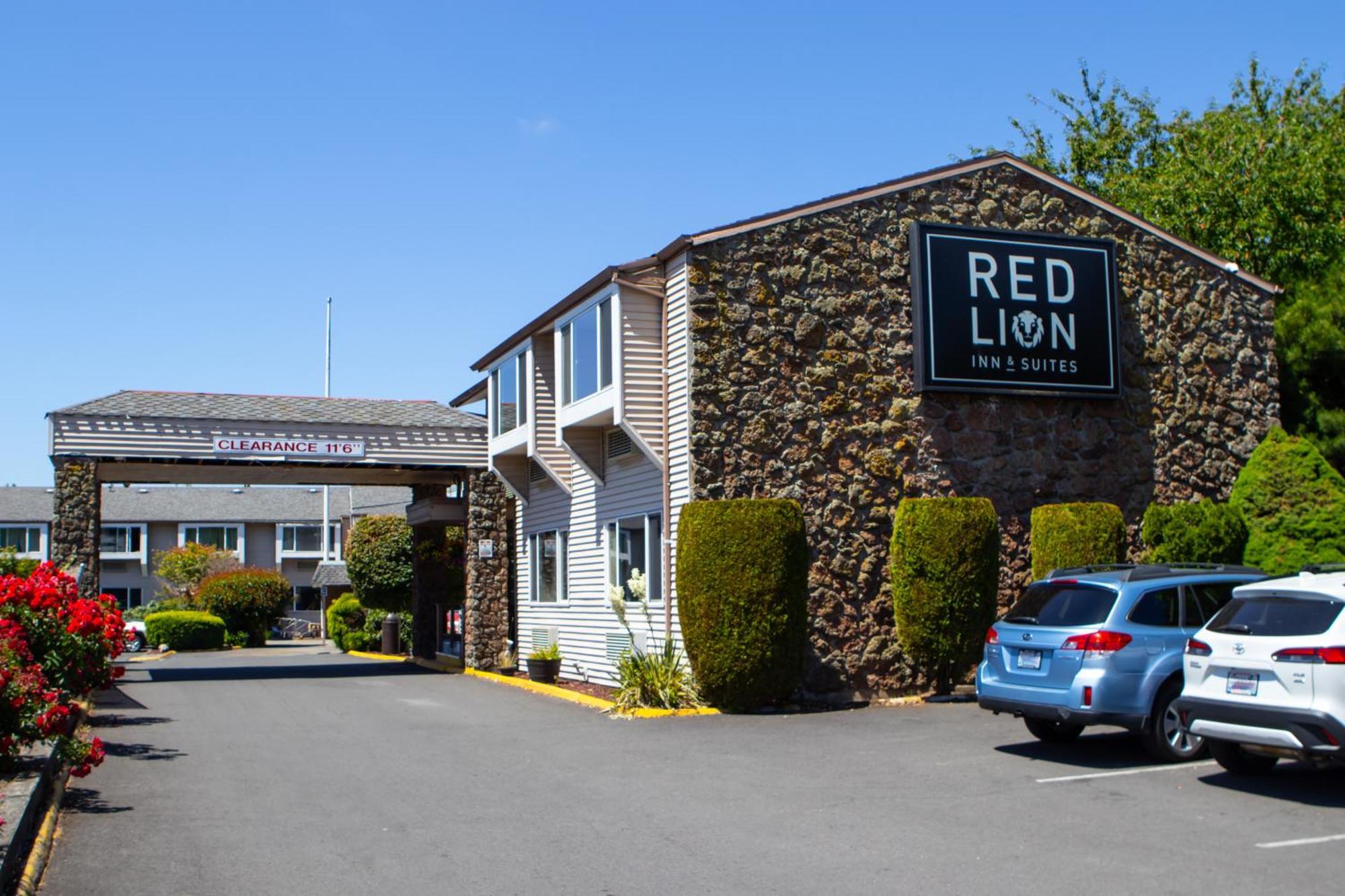 Red Lion Inn & Suites Vancouver Exterior photo