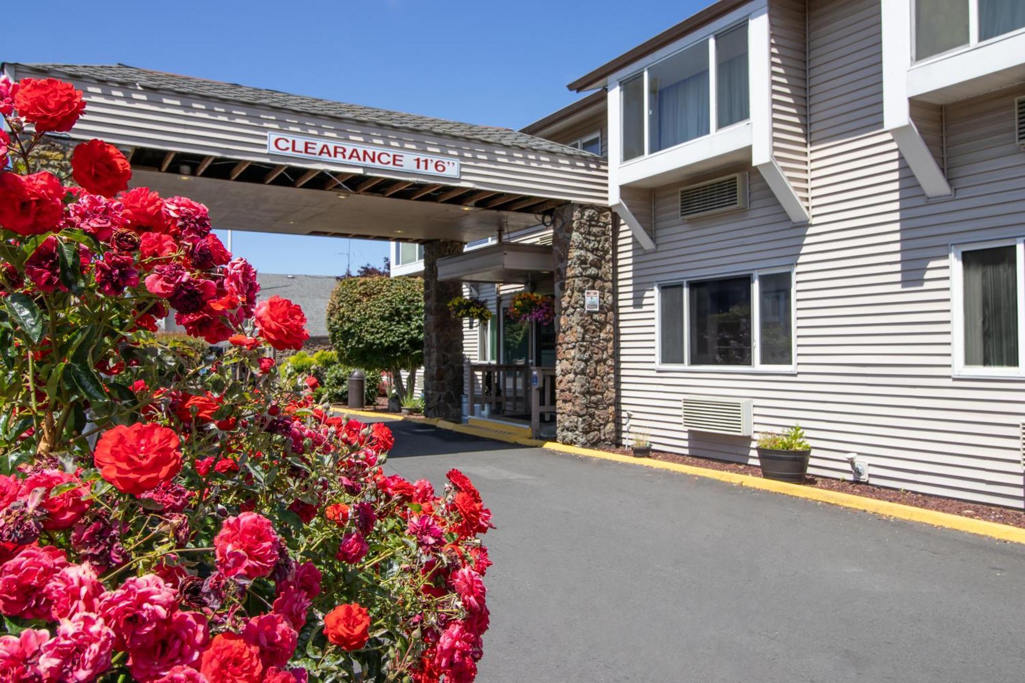 Red Lion Inn & Suites Vancouver Exterior photo