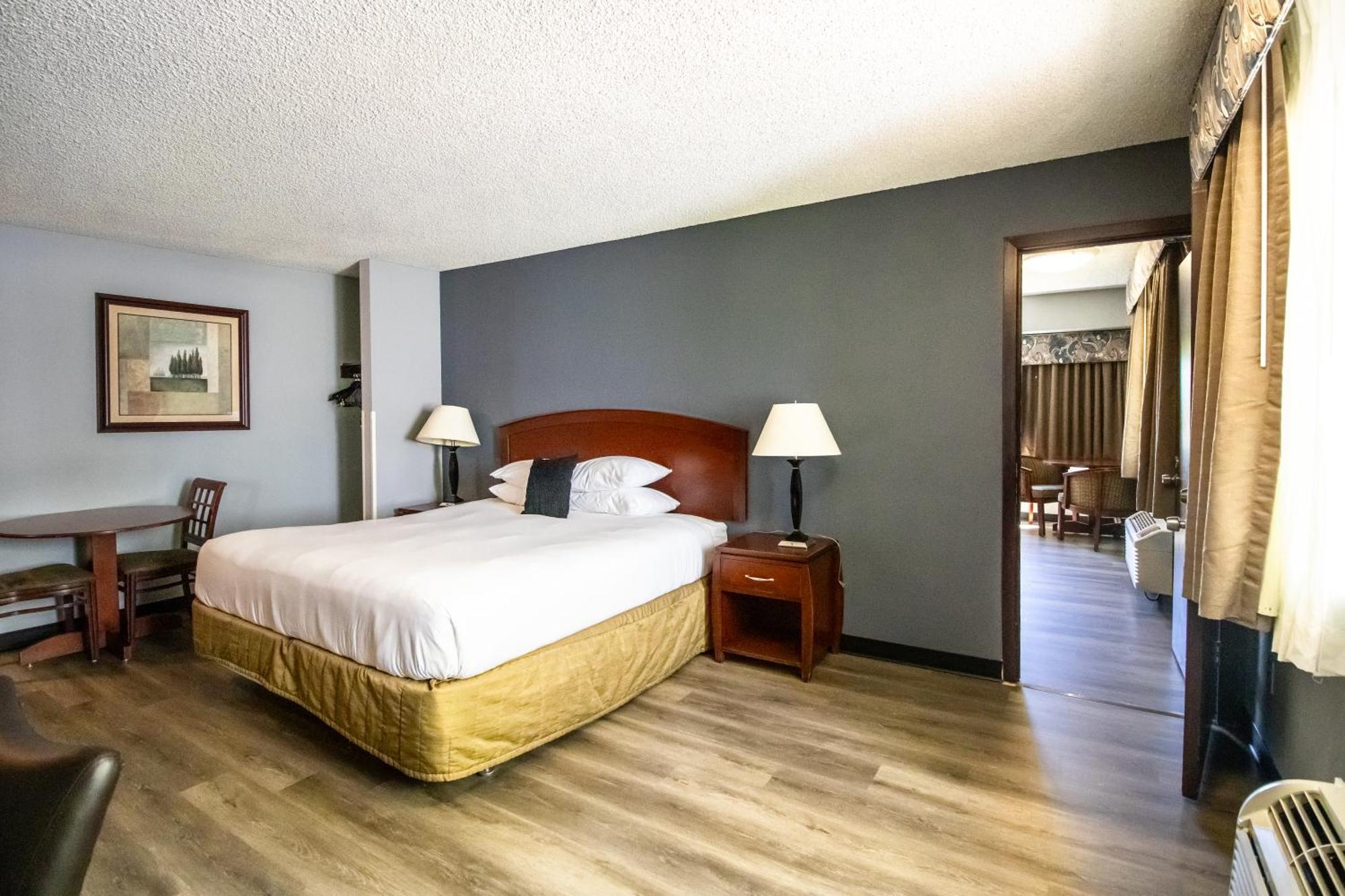 Red Lion Inn & Suites Vancouver Exterior photo