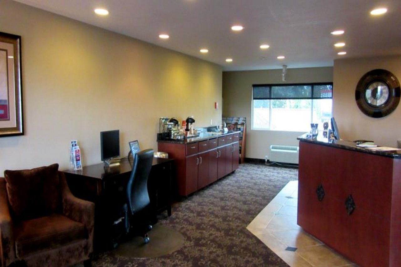 Red Lion Inn & Suites Vancouver Exterior photo